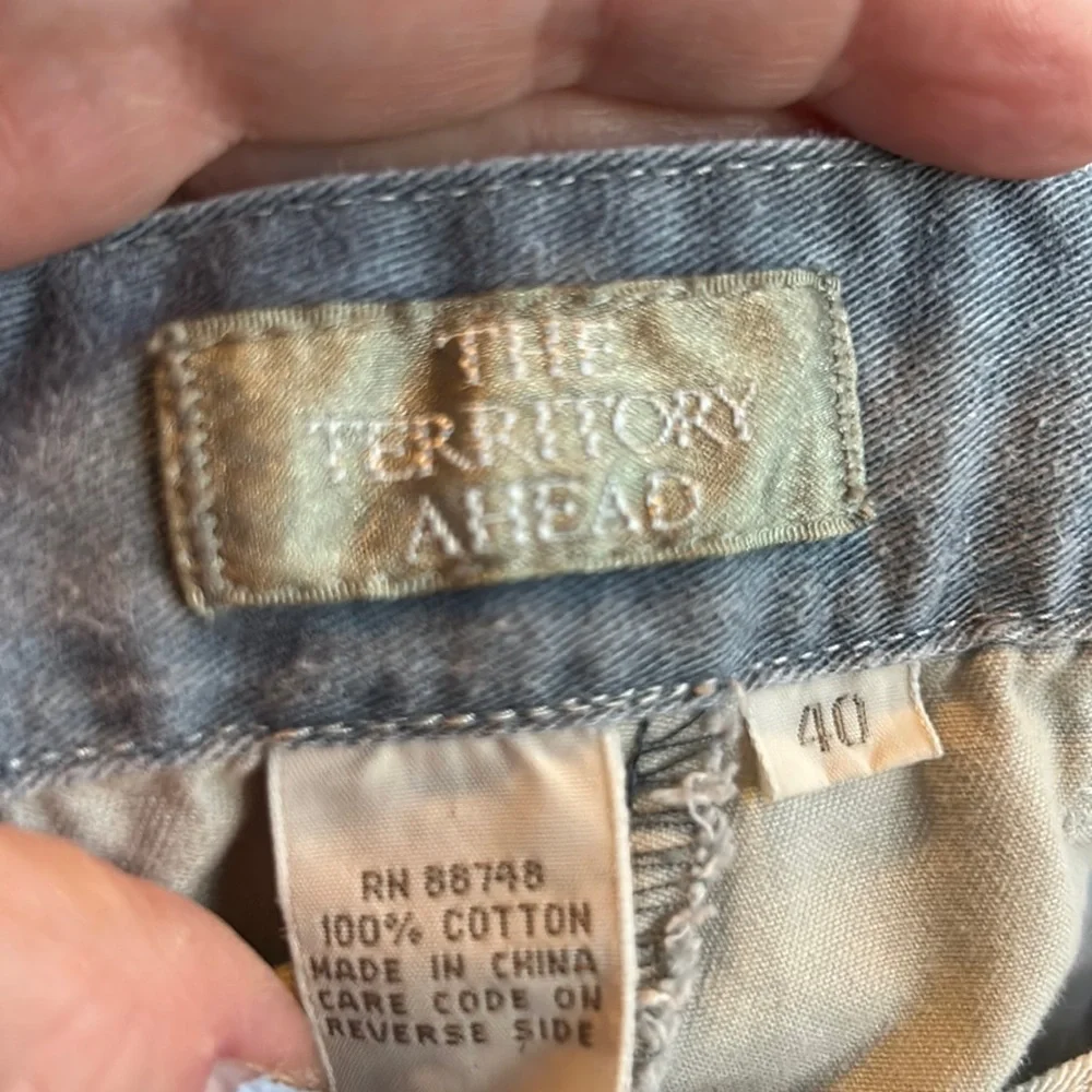 The Territory Ahead Mens size 40 Waist Light Kaki Shorts; Excellent Condition!